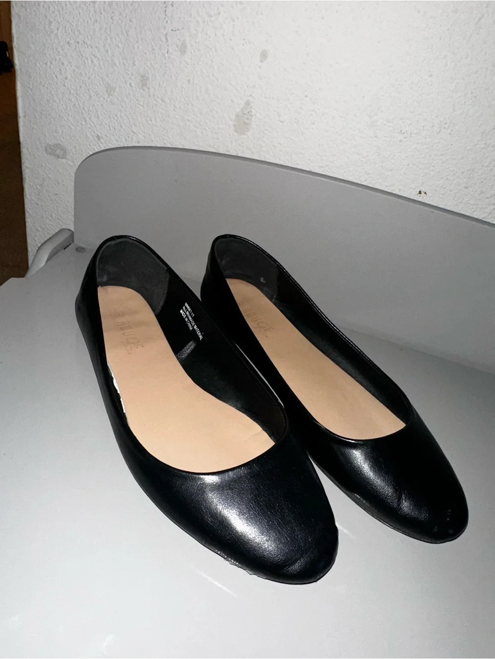 Rouge Helium Black Leather Ballet Flats